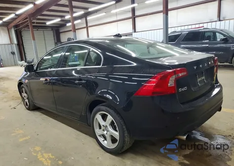 2013 Volvo S60 T5 z USA, uszkodzony, nr VIN YV1612FS0D2184940